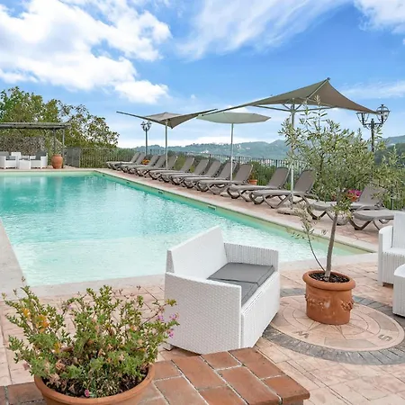 Flora House 1 *